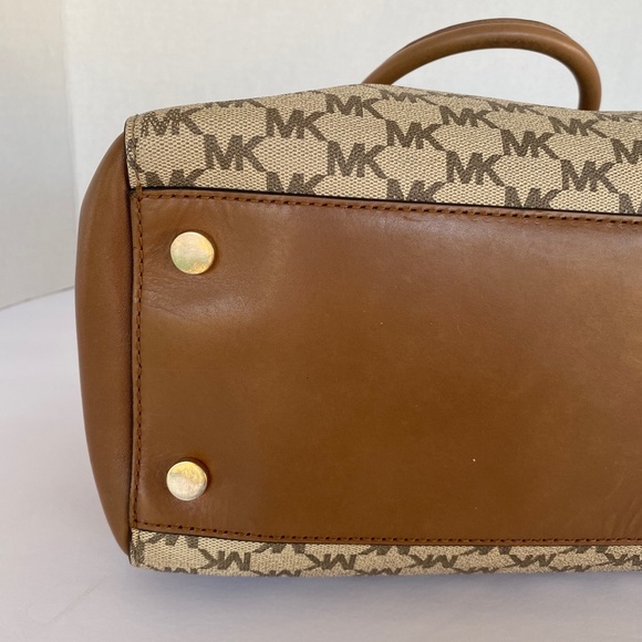 Michael Kors Handbag 🤎 - Picture 6 of 9